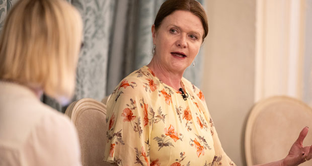 UKHospitality-Chefin Kate Nicholls bei der Savoy Lecture: Gastgewerbe wird "aus dem Markt besteuert" — Regierungspolitik höhlt Großbritanniens sozial produktivsten Sektor aus