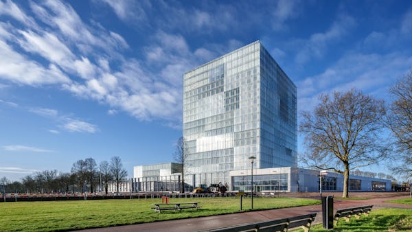 RIVM bezieht neuen Hauptsitz am Utrecht Science Park — hybrides Arbeiten als Designprinzip