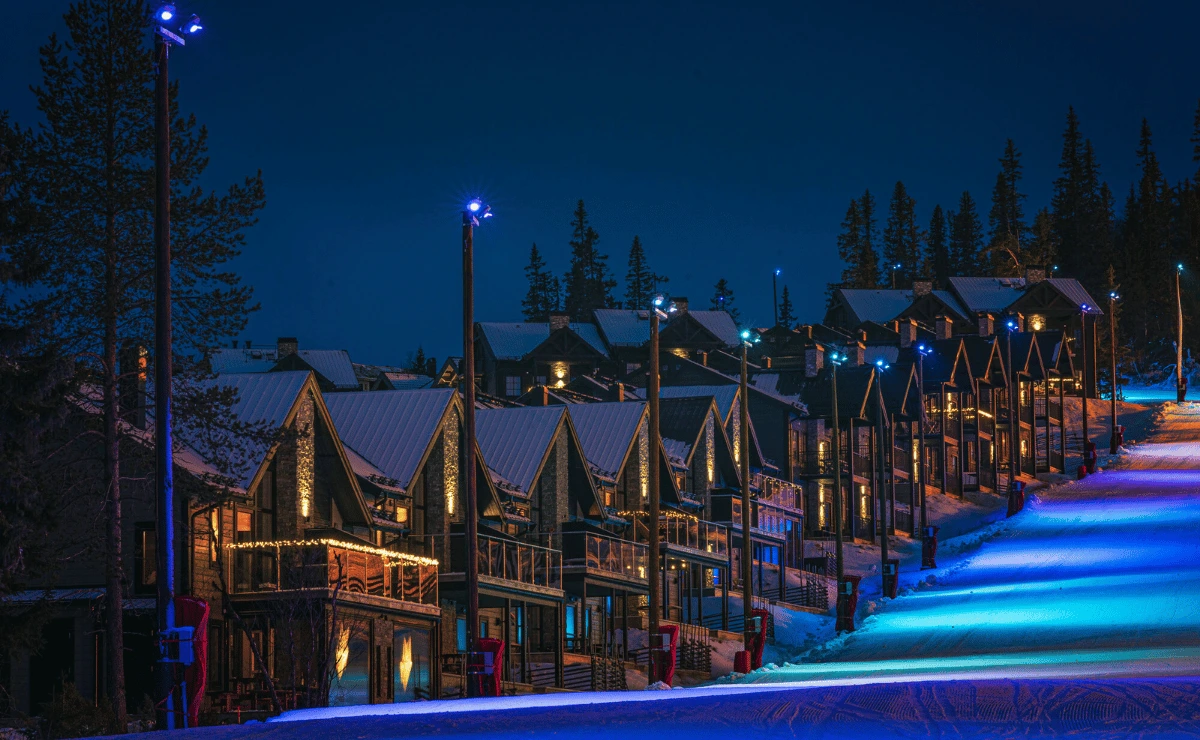 LEDVANCE beleuchtet schwedisches Skigebiet mit RGB-LED-Projektoren für Effizienz und Erlebnis