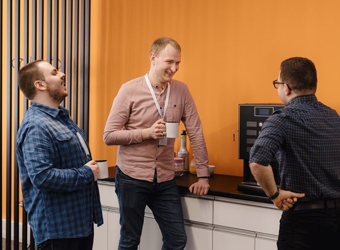 Mehrwegbecher ab 2027 Standard in niederländischen Büros — FM-Teams bereiten sich vor