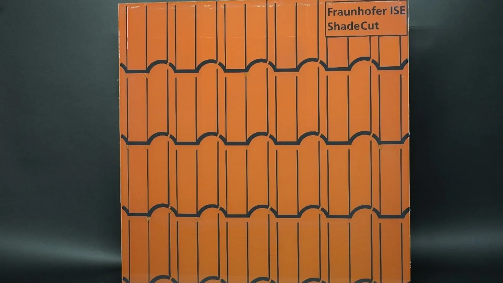 Fraunhofers laser-geätzte Solar-Ziegel — ~95% effizientes PV, das wie Mauerwerk aussieht, inspiriert von Morpho-Schmetterlingen