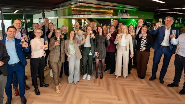 Heineken und ISS unterzeichnen ersten Production-Based-Vested-FM-Vertrag in den Niederlanden