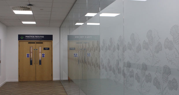 Britische Regulierungswende: Praktische Kompetenz zählt mehr als Papierbescheinigungen