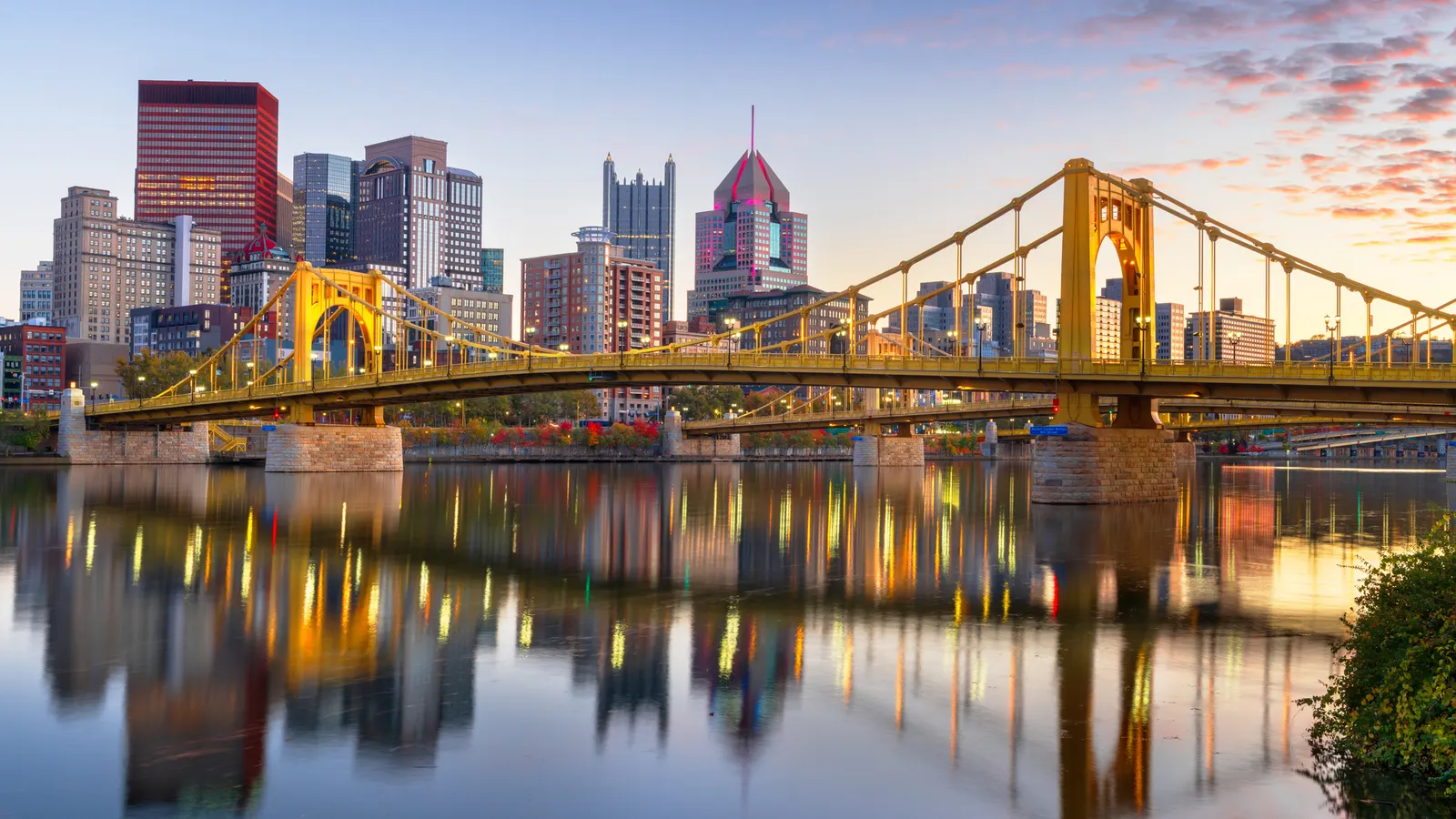 Pittsburghs 100-Mio-USD-Wette: zwoelf alte Schulen schliessen, um Bestand zu modernisieren